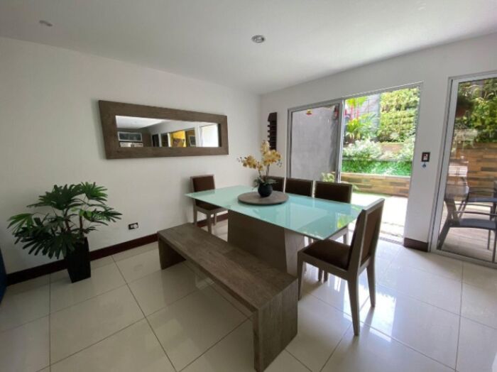 Casa en venta en condominio cerrado con excelentes amenidades y ubicación estratégica #24-652 GS in Santa Ana, San José — $335,000