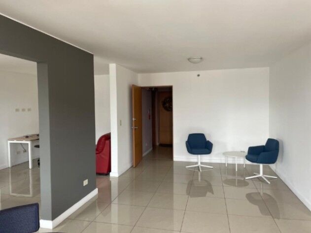 Amplio Apartamento piso 14 en Condominio en Mata Redonda, San José — $225,000