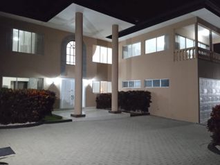 Casa en venta Ciudad Colon con piscina in Colón, Mora, San José — $750,000 - Photo 2 of 20