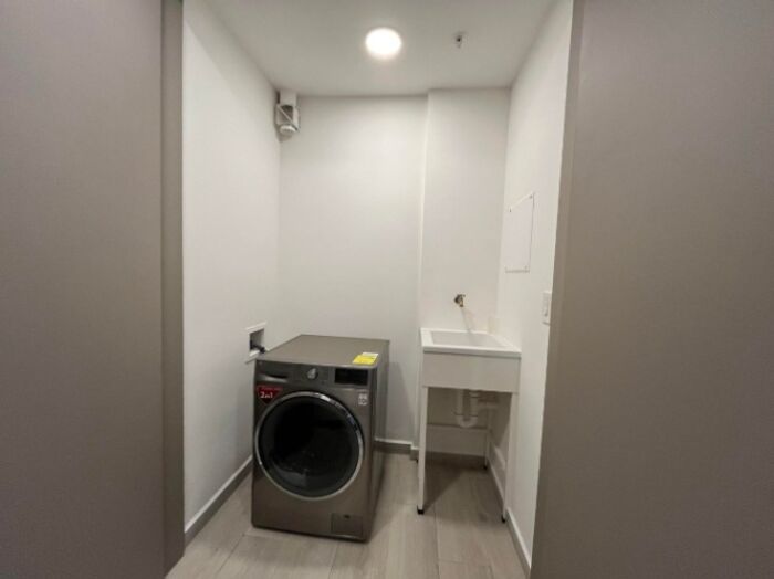 Apartamento en venta moderno con balcón y amenidades premium en San José #26-863 GS en Mata Redonda, San José — $195,000