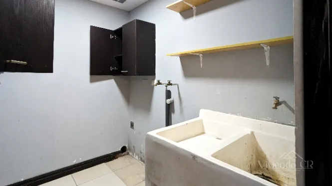 ALQUILER EN SANTA ANA CENTRO DE 3 HABITACIONES - JARDIN in Santa Ana, San José — $1,500 - Photo 2 of 19