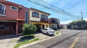 SE VENDE CASA SAN RAFAEL DE HEREDIA in San Josecito, San Rafael, Heredia — $250,000 - Photo 4 of 28