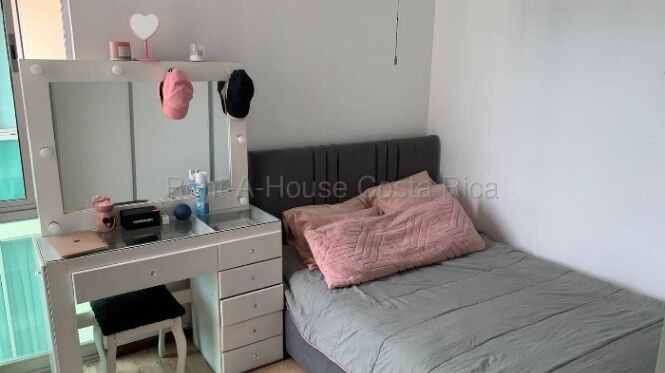 Venta apartamento moderno con vista, piscina y seguridad 24/7 #27-43 GS en Hatillo, San José — $143,000