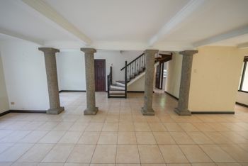 Casa de 4 Habitaciones con uso de suelo mixto en Escazú in San Rafael, Escazú, San José — $475,000 - Photo 4 of 22