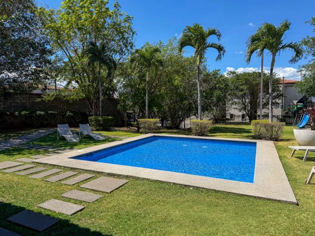 Venta de amplio apartamento en Santa Ana- Brasil de Mora en Brasil, Santa Ana, San José — $194,000 - Foto 3 de 18