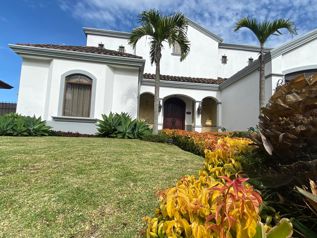 SE VENDE LUJOSA RESIDENCIA EN EXCLUSIVO CONDOMINIO EN CURRIDABAT en Curridabat, San José — $560,000 - Foto 5 de 47