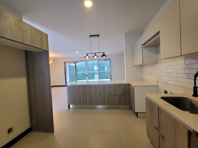 Casa en condominio Escazú, San Antonio en San Antonio, Escazú, San José — $395,000 - Foto 3 de 24