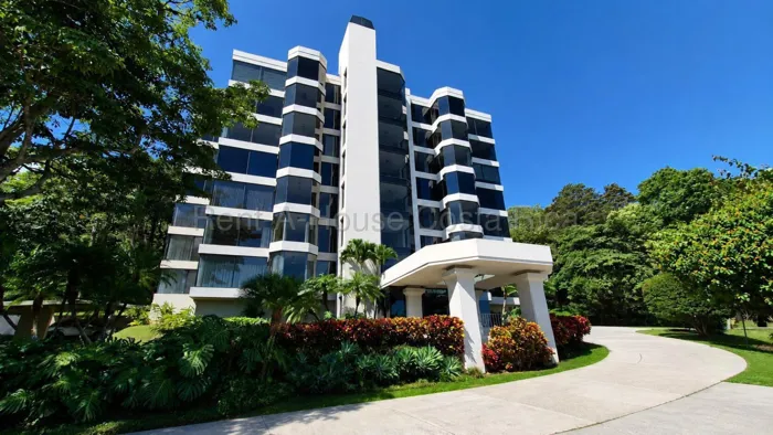 Venta de amplio apartamento con gran potencial de remodelación #27-315 GS in San Rafael, Escazú, San José — $290,000