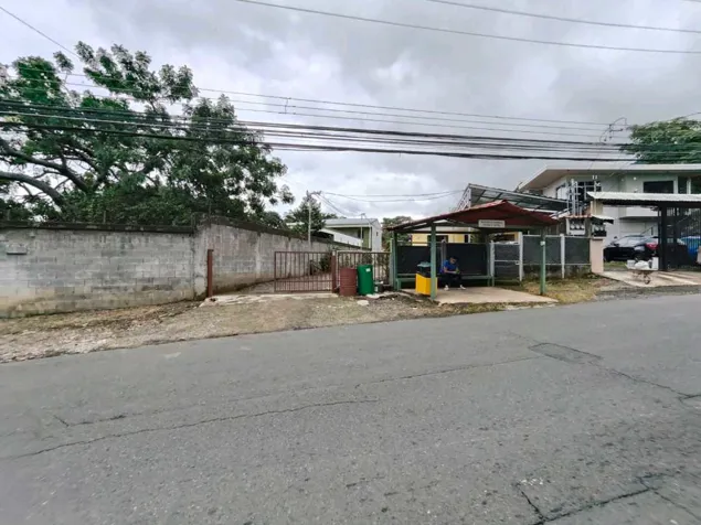 Venta de propiedad en Salitral de Santa Ana con tres casas alquiladas en Salitral, Santa Ana, San José — ₡ 115 000 000 - Foto 3 de 11