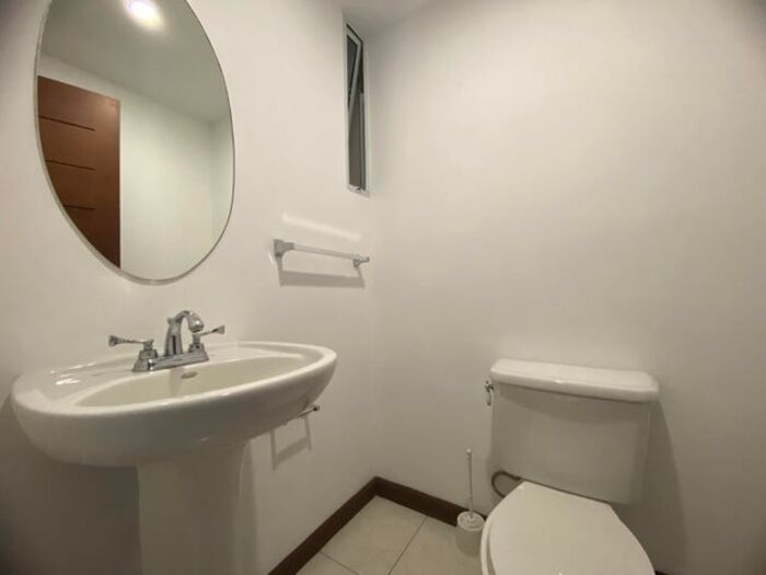 Se alquila moderno apartamento en condominio de Santa Ana 25-1554 en Santa Ana, San José — $1,300