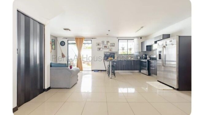 CASA EN VENTA EN ULLOA DE HEREDIA in Ulloa, Heredia — $250,000