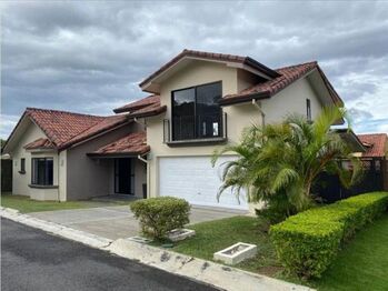 Casa en Venta Piedades, Santa Ana, San José