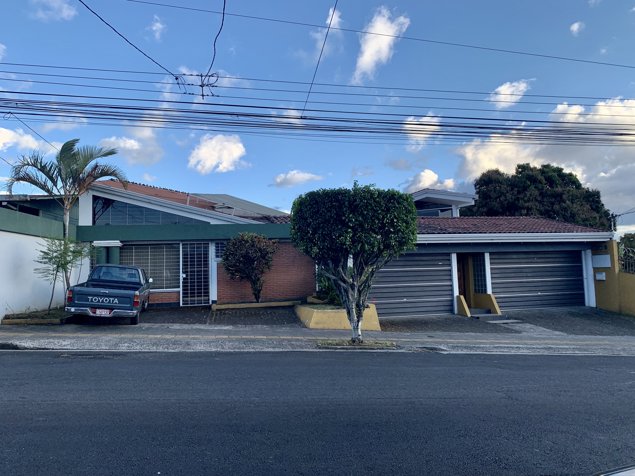 Venta de casa en Sabanilla, Montes de Oca - Uso mixto en San Pedro, Montes De Oca, San José — $690,000