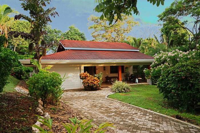 Casa llave en mano en Playa Carrillo, condominio con piscina — $489.000 (antes $499.000) in Puerto Carrillo, Hojancha, Guanacaste — $489,000 - Photo 1 of 15