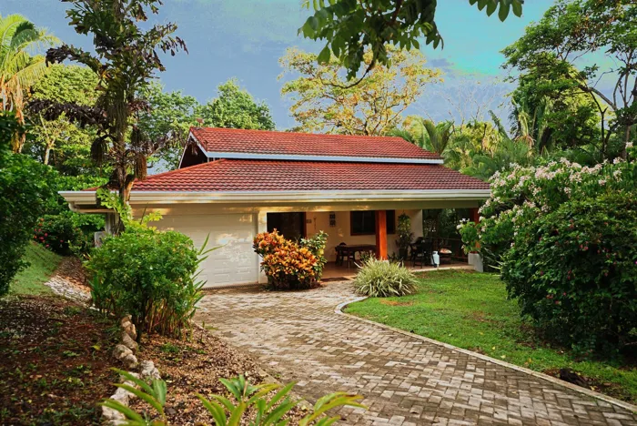 Casa llave en mano en Playa Carrillo, condominio con piscina — $489.000 (antes $499.000) in Puerto Carrillo, Hojancha, Guanacaste — $489,000