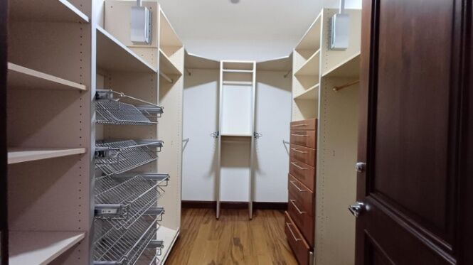 Se vende lujosa casa con amplio lote en condominio de Curridabat 25-1773 en Curridabat, San José — $1,800,000