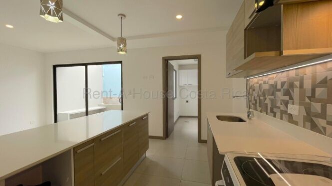 Alquiler de Casa en San Antonio de Escazú. RAH 26-1744 in San Antonio, Escazú, San José — $1,500