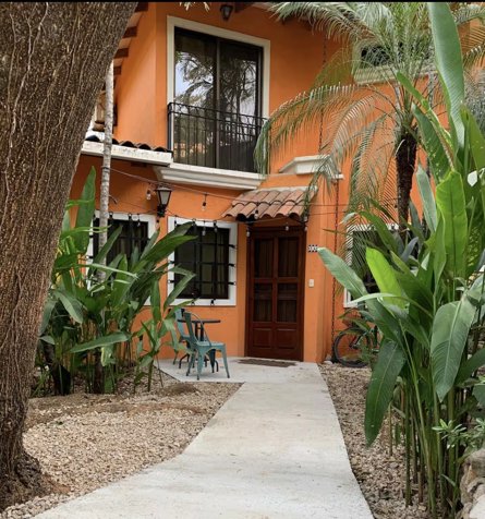 Casa renovada a corta distancia de Playa Tamarindo en Tamarindo, Santa Cruz, Guanacaste — $299,000 - Foto 2 de 11