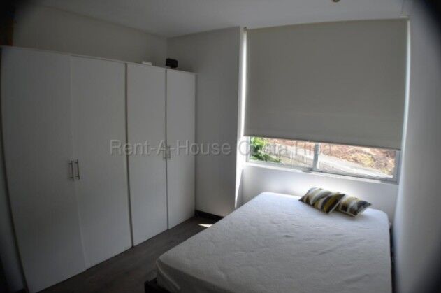 Se alquilla Apartamenrto en Santa ana #26-2123 en Santa Ana, San José — $1,900