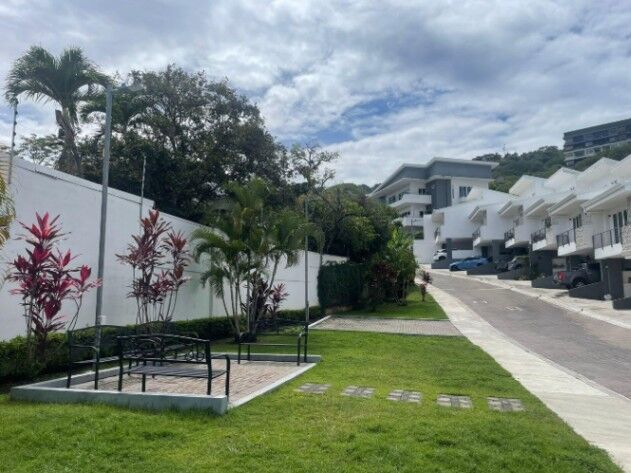 Alquiler de Casa en Santa Ana, San José. RAH 26-667 in Santa Ana, San José — $1,500