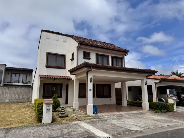 Venta de casa en Condominio La Hacienda en El Tejar, El Guarco, Cartago — $250,000