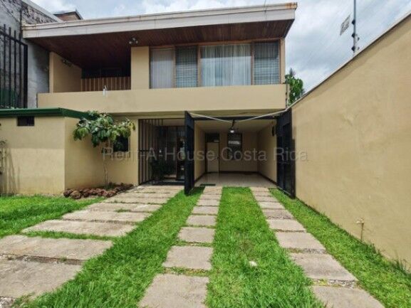 MLS-26-2170 KQ VENTA CASA ALAJUELA CENTRO CONTACTENOS AL # 88987222 en Alajuela — ₡ 230 000 000