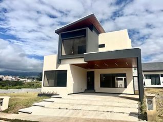Casa de dos plantas nueva en Curridabat en Sánchez, Curridabat, San José — $285,000 - Foto 2 de 26
