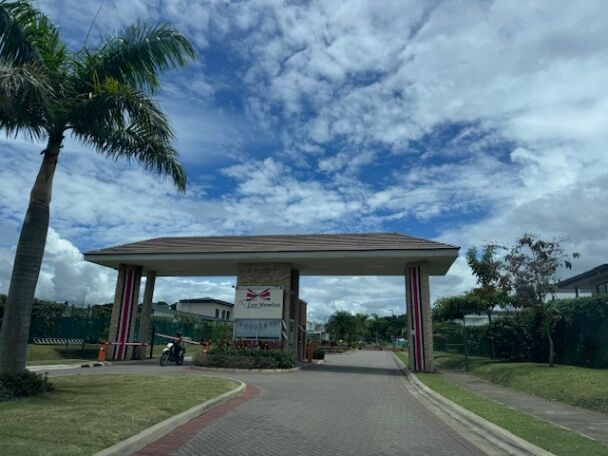 SE VENDE HERMOSO LOTE EN LA GUACIMA DE ALAJUELA, CIUDAD HACIENDA LOS REYES, CONDOMINIO LAS MESETAS. in Guácima, Alajuela — $114,400