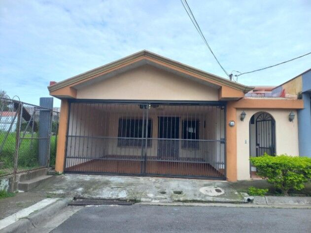 Venta de Linda Casa en Alta Moravia / Mls. OFC JB in San Vicente, Moravia, San José — $175,000