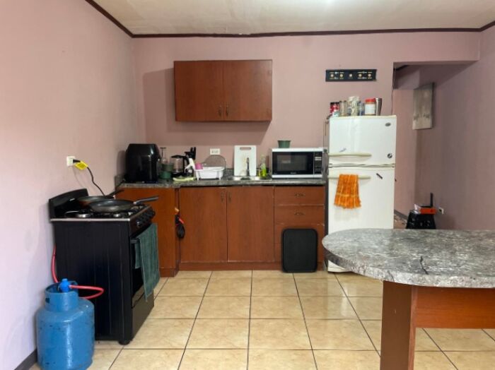 Inversión y comodidad en una sola compra- dos casas en misma propiedad #26-726 GS  en Mata de Plátano, Goicoechea, San José — $240,000
