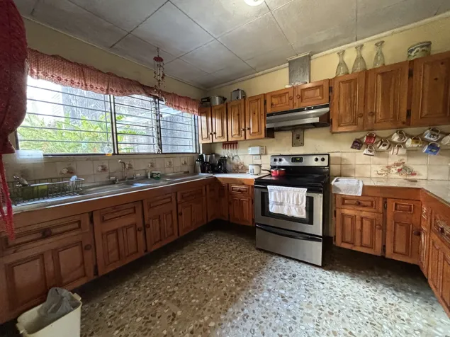 Venta de Casa / Terreno para desarrollo mixto , Curridabat San José en Curridabat, San José — $650,000 - Foto 2 de 18