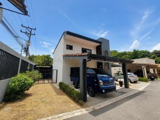 House For Sale In Brasil de Santa Ana