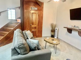 Casa renovada a corta distancia de Playa Tamarindo en Tamarindo, Santa Cruz, Guanacaste — $299,000 - Foto 3 de 11