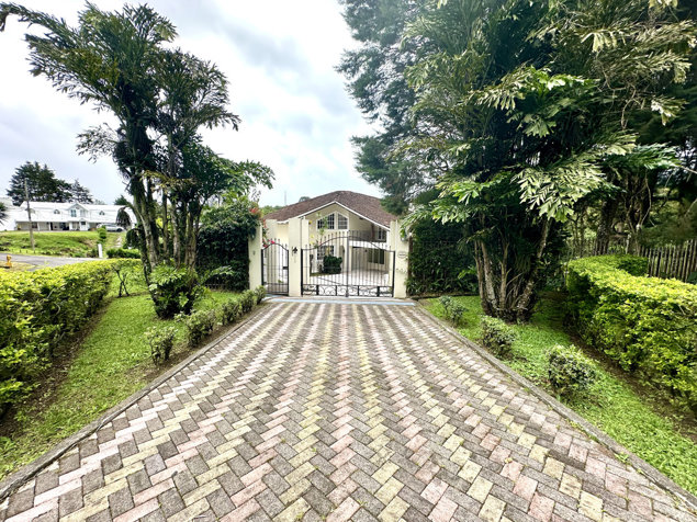 Residencia de Lujo en Los Apacibles, San Ramón de Tres Ríos (CT) in San Ramón, La Unión, Cartago — $925,000