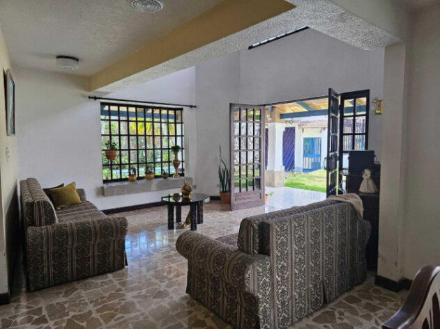 Esta casa es perfecta para quienes buscan un hogar en Venta OFC/AD in Granadilla, Curridabat, San José — $354,000