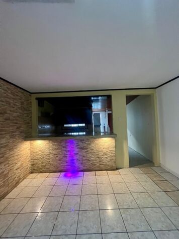 ALQUIER CASA DE 3 CUARTOS, 1BAÑO, COCHERA ,JARDIN, COCINA Y SALA CONCEPTO ABIERTO 350 MIL en Alajuela — ₡ 350 000