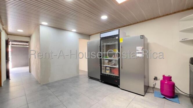 Venta de Propiedad con Uso de Suelo Mixto en Santa Ana. RAH 26-1478 in Santa Ana, San José — $272,000