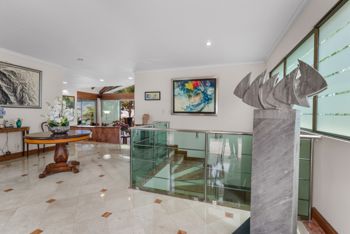 Venta de lujosa casa en Santa Ana en Pozos, Santa Ana, San José — $1,800,000 - Foto 2 de 46