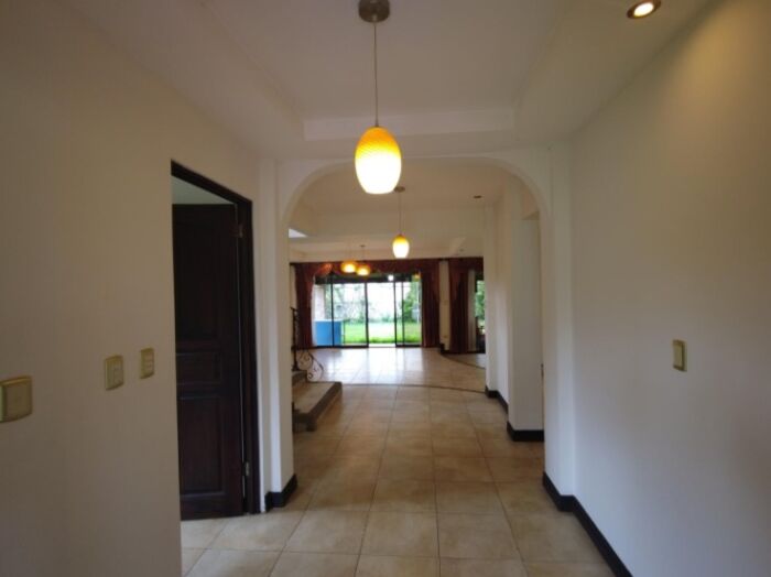 Amplia y Cómoda Casa en Venta en Goicoechea, San José. en Mata de Plátano, Goicoechea, San José — $460,000