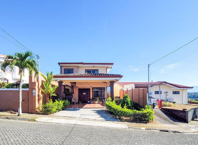 Propiedad Exclusiva en condominio a 5 Min del Centro de Grecia in Grecia, Alajuela — ₡ 117 000 000