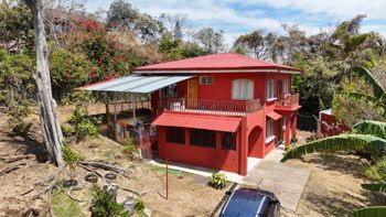 Venta de dos casas en amplio terreno en Escazú in San Rafael, Escazú, San José — $700,000 - Photo 5 of 18