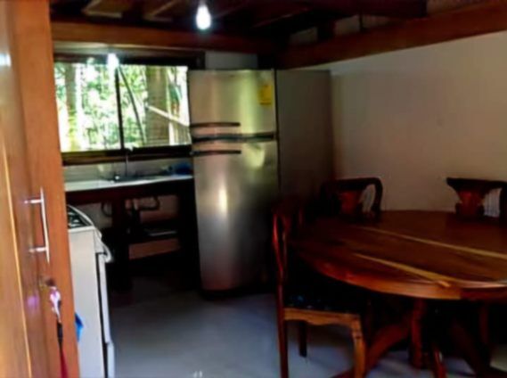BELLÍSIMA PROPIEDAD CON 3 CASAS EN CAHUITA, LIMÓN.  en Cahuita, Talamanca, Limón — ₡ 180 000 000