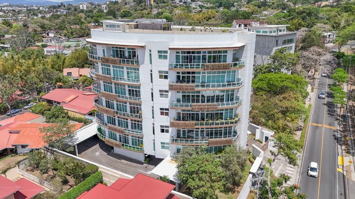 Penthouse de 4 Habitaciones frente al Country Club con vista 360º in San Rafael, Escazú, San José — $2,100,000