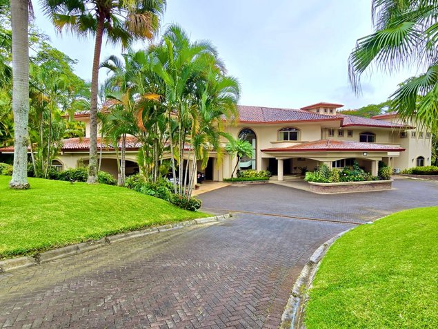 Mansión en venta en Escazu in Escazú, San José — $7,000,000