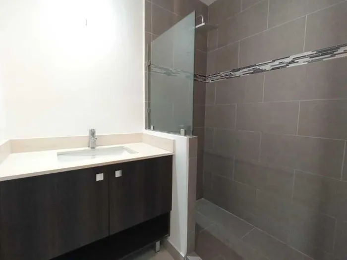 Se alquila moderno apartamento en Pinares de Curridabat 26-664 en Curridabat, San José — $1,000 - Foto 3 de 19