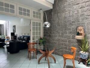 Venta de Hermosa Casa en La Uruca, San José / OFC in Uruca, Santa Ana, San José — $190,000