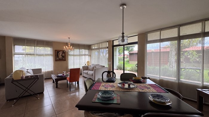 Alquiler de Casa con Amplio Jardín en Curridabat, San José (AD) en Granadilla, Curridabat, San José — $2,500 - Foto 3 de 16
