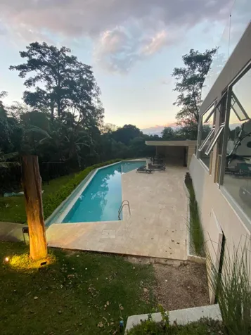 Venta de casa contemporánea con jardín y vistas a la ciudad #26-353 GS en San Antonio, Escazú, San José — $400,000