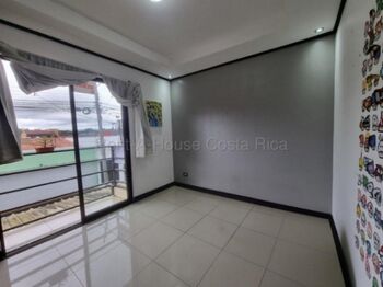 Venta de Casa en Residencial Monserrat - Concepción de Tres Ríos. RAH 27-76 en Concepción, La Unión, Cartago — 80 900 000 ₡ - Foto 5 de 13