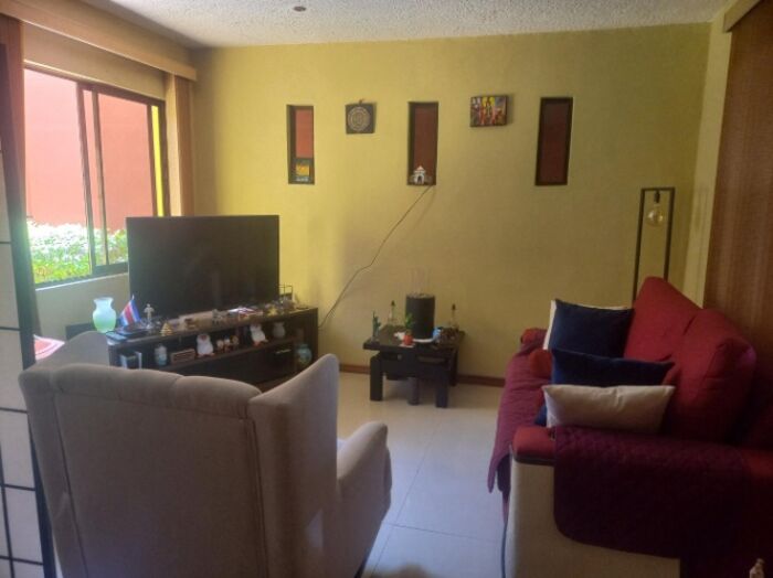 Venta de Casa + APTO en Mata de Plátano, San José.  en Mata de Plátano, Goicoechea, San José — ₡ 140 000 000